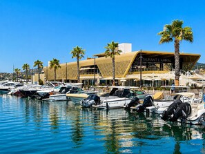 Marina - Air-Conditioned Studio with Ocean View • Swimming Pool • Sleeps 4 • All the comforts (Sainte-Maxime)