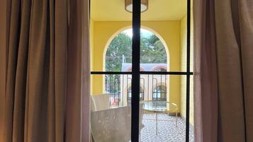 Superior Double Room, Courtyard View | Interior