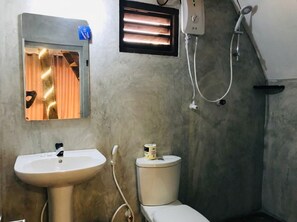 Shower, hair dryer, towels, soap - Marvelous 3-bedroom cottage with AC in Panama - Arugambay (Panama)