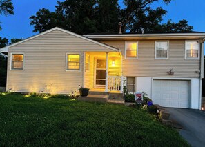 Exterior - The Woodland on Jewell • Cozy, Clean, Family‑Ready Stay in Bellevue (Bellevue)