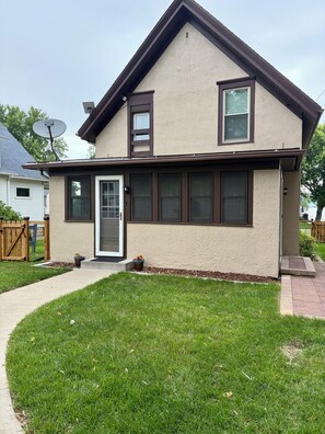 Exterior - Relax with family and friends at this peaceful place to stay. (Lake City)