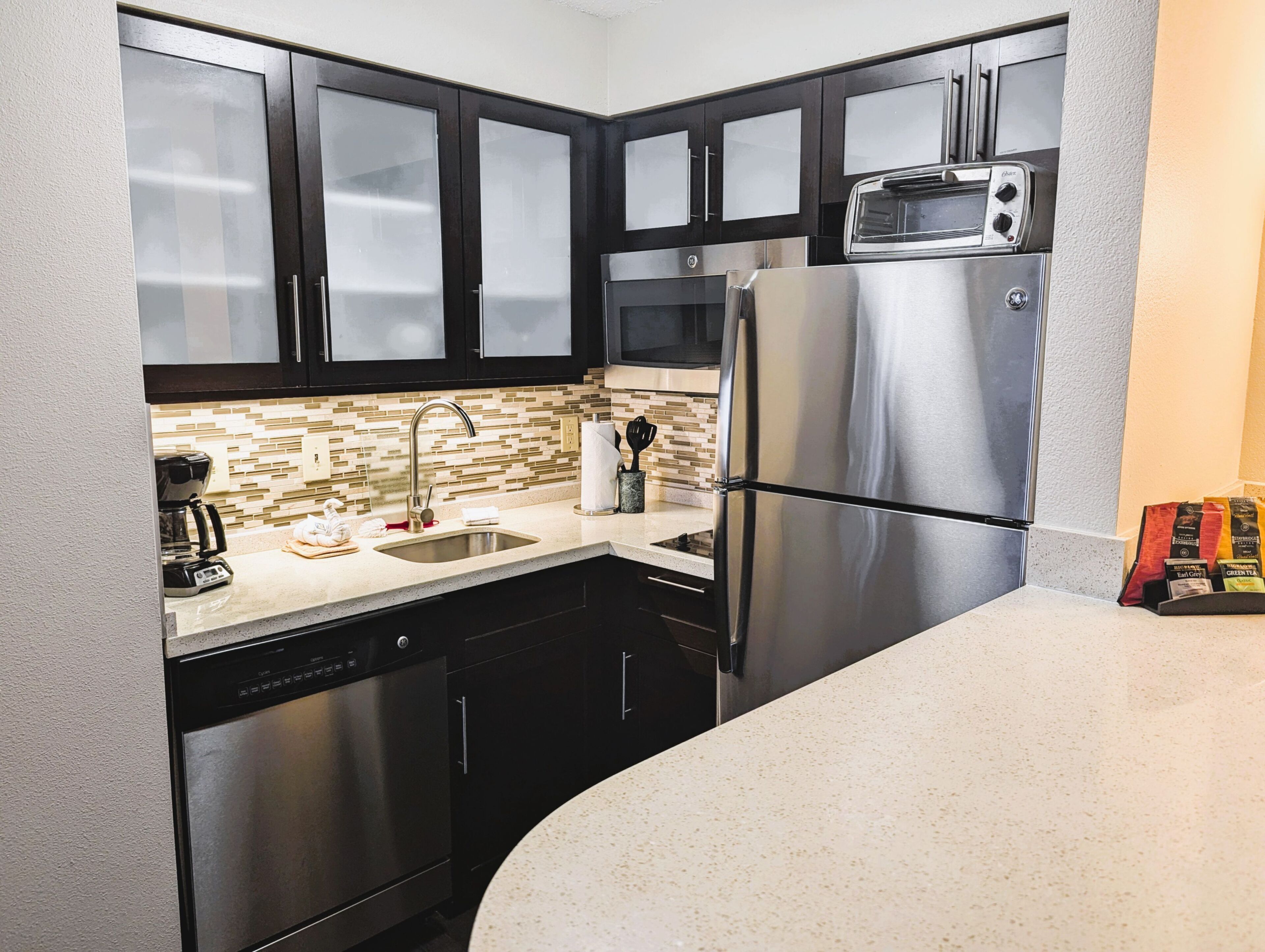 Fridge, microwave, stovetop, dishwasher
