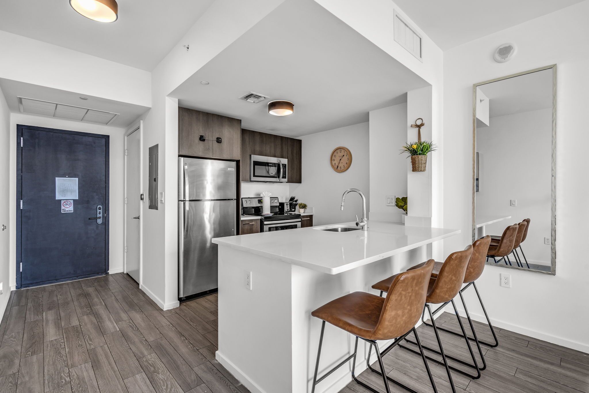 Appartement, 2 chambres, cuisine, vue baie | Cuisine privée | Réfrigérateur, micro-ondes, four, plaque de cuisson