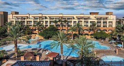 Nascar in Las Vegas with Condo for 6!