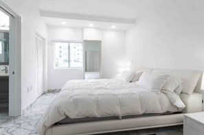 Apartamento, 2 habitaciones, cocina, vistas al patio | Sistema de insonorización, tabla de planchar con plancha, wifi gratis