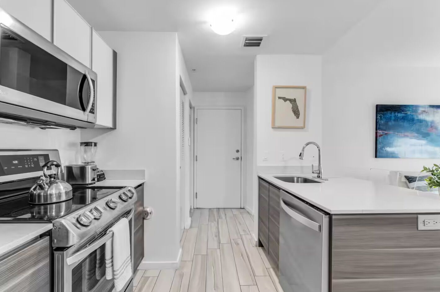 Apartment, 2 Bedrooms, Kitchen, Courtyard View | Private kitchen | Full-sized fridge, microwave, oven, stovetop