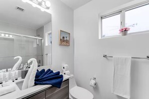 Bathroom - Emilia Edgewater (Miami)