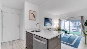 Apartment, 2 Bedrooms, Kitchen, Courtyard View | Interior