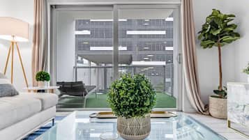 Apartment, 2 Bedrooms, Kitchen, Courtyard View | Living area