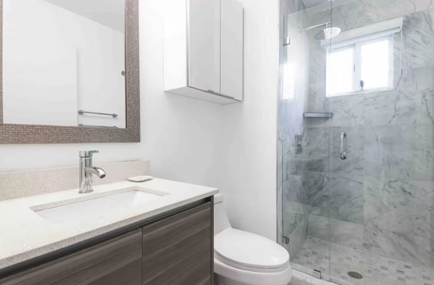 Appartement, 2 chambres, cuisine, vue cour intérieure | Salle de bain | Ensemble douche/baignoire, sèche-cheveux, serviettes fournies, savon