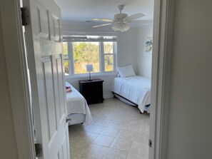 5 bedrooms, iron/ironing board, travel cot, free WiFi - Pool Side Paradise Retreat. "New  Listing" in Kure Beach AShoreThing (Kure Beach)