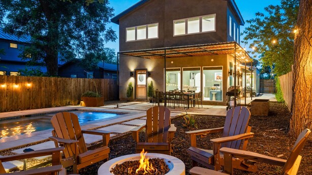 A modern house with a pool, outdoor seating, and a fire pit. - Casa Tranquila • Pool, Ping Pong, Game Room & More (Austin)