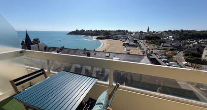 Stunning apartment with an exceptional ocean view, a 5-minute walk from the beach