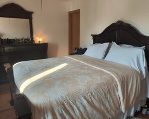Iron/ironing board, Internet, bed sheets - Charming 1-bedroom house with AC in peaceful Savage (Savage)