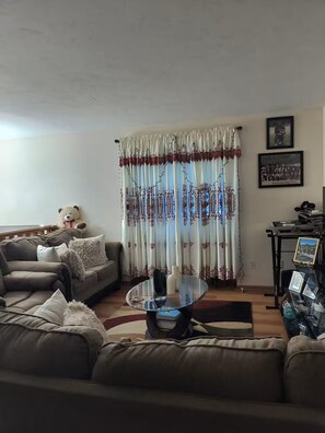 Living area - Charming 1-bedroom house with AC in peaceful Savage (Savage)