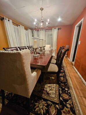 Dining - Charming 1-bedroom house with AC in peaceful Savage (Savage)