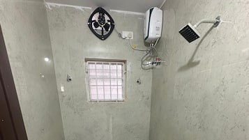 Phòng đơn Tiêu chuẩn, không hút thuốc | Phòng tắm | Buồng tắm vòi sen