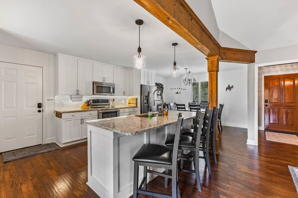 Private kitchen - 3-bedroom house in charming Thompson's Station with large, fenced yard. (Thompson's Station)