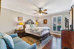 Iron/ironing board, WiFi, bed sheets - 3-bedroom house in charming Thompson's Station with large, fenced yard. (Thompson's Station)