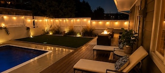 Spacious Family Retreat overlooking the city- Sleeps 10