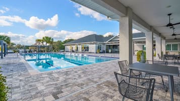 House, 3 Bedrooms, Kitchen, Garden View | Pool | Outdoor pool