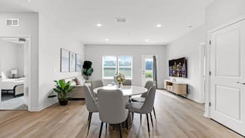 House, 3 Bedrooms, Kitchen, Garden View | Dining