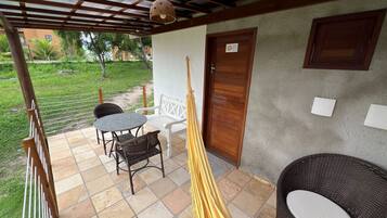 Eenvoudige suite, uitzicht op tuin | Terras