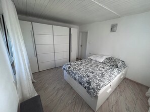 Iron/ironing board, WiFi, bed sheets - Vacation Home (Nordheim)