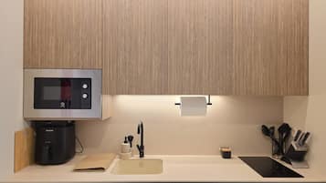 Cafetière/bouilloire, réfrigérateur, micro-ondes, lave-vaisselle