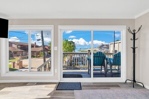 Interior - Water St. Boathouse/St. Clair & Belle River/bring boat or car/walkable downtown (Marine City)