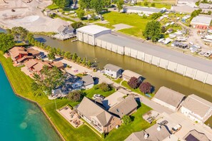 Exterior - Water St. Boathouse/St. Clair & Belle River/bring boat or car/walkable downtown (Marine City)