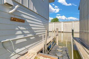 Property grounds - Water St. Boathouse/St. Clair & Belle River/bring boat or car/walkable downtown (Marine City)