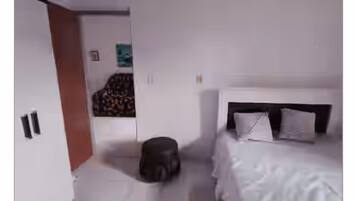 Iron/ironing board, bed sheets