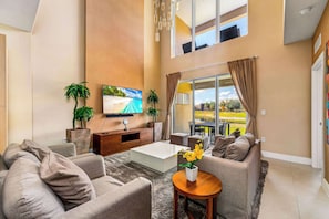 TV, offices - Modern Townhome with Grill and Balconies (Kissimmee)