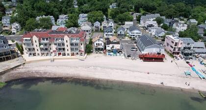 Beach House 3-bedroom home in gorgeous Milford with access to private beach