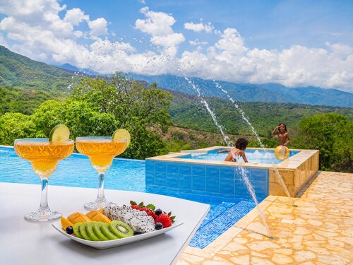 Private villa with an infinity pool and a sports court · 20 guests
