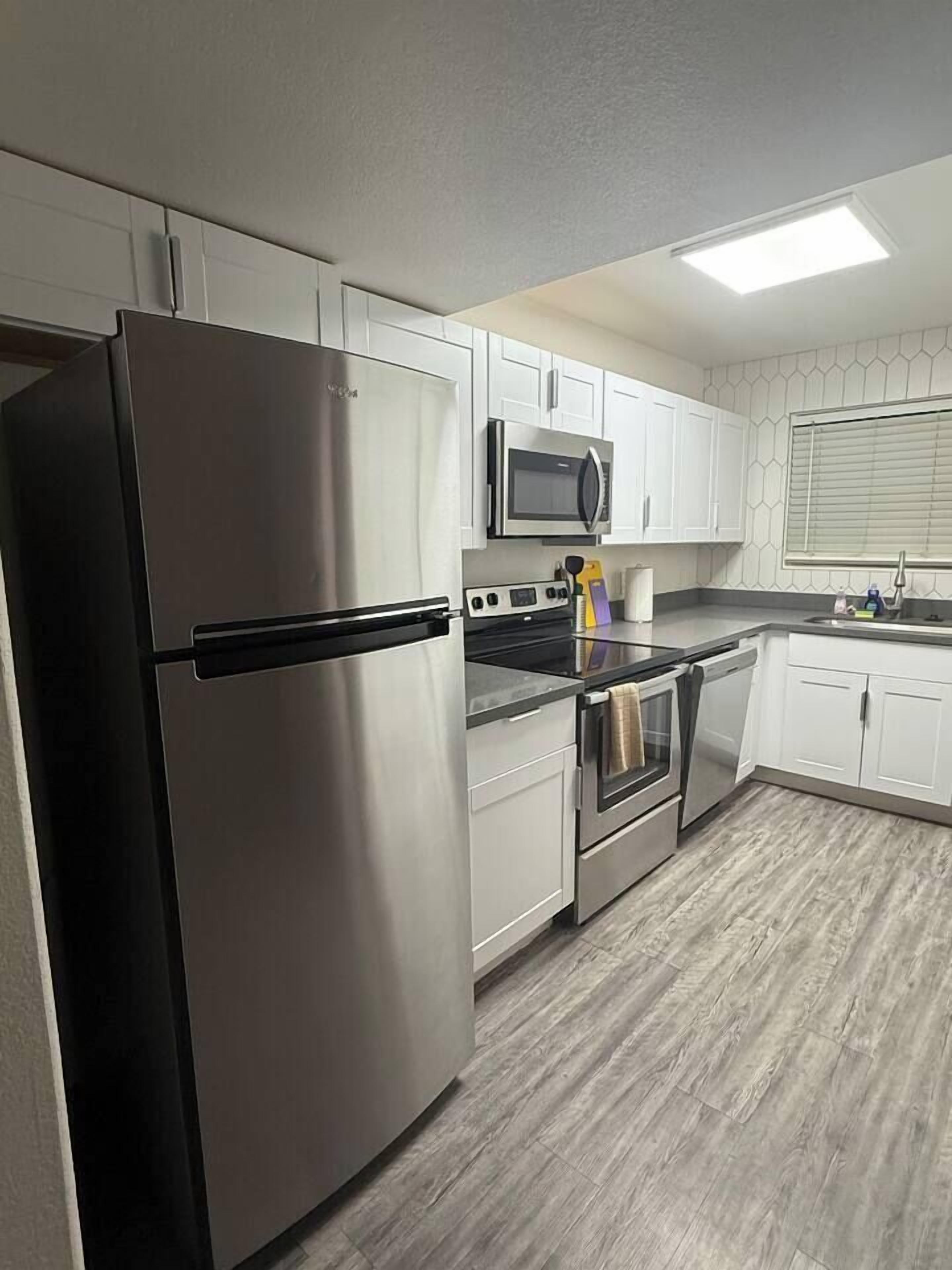 Coffee/tea maker, fridge, microwave, dishwasher
