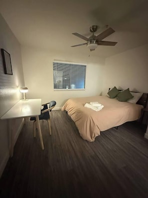 2 Schlafzimmer, Schreibtisch, WLAN, Bettwäsche