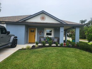 Exterior - Charming 2-bedroom home near downtown Lake Placid, Lake June and DeVane Park. (Lake Placid)