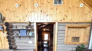 獨棟房屋, 多張床 (Yodeling Loon Hideaway) | 起居區