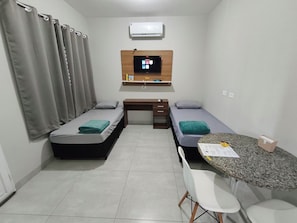 Iron/ironing board, WiFi, bed sheets - 206 Executive Apartment (Paranavaí)