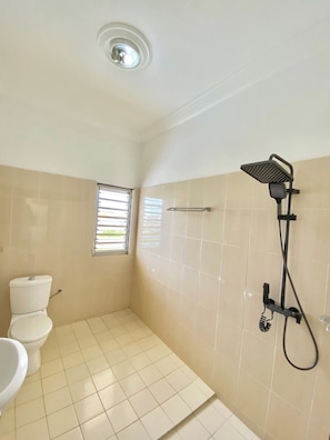 Classic Studio | Bathroom