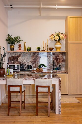 The Ilium Suite 406 - Luxury Studio in Downtown Troy