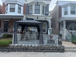 Exterior - Spacious 4-bedroom house in charming Philadelphia with central air and gazebo. (Philadelphia)
