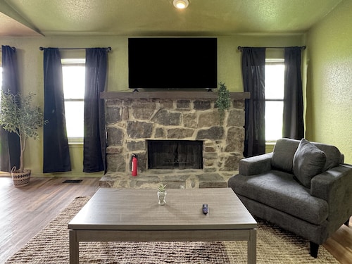Juniper Retreat | 2BR, 2BA & Local Coffee