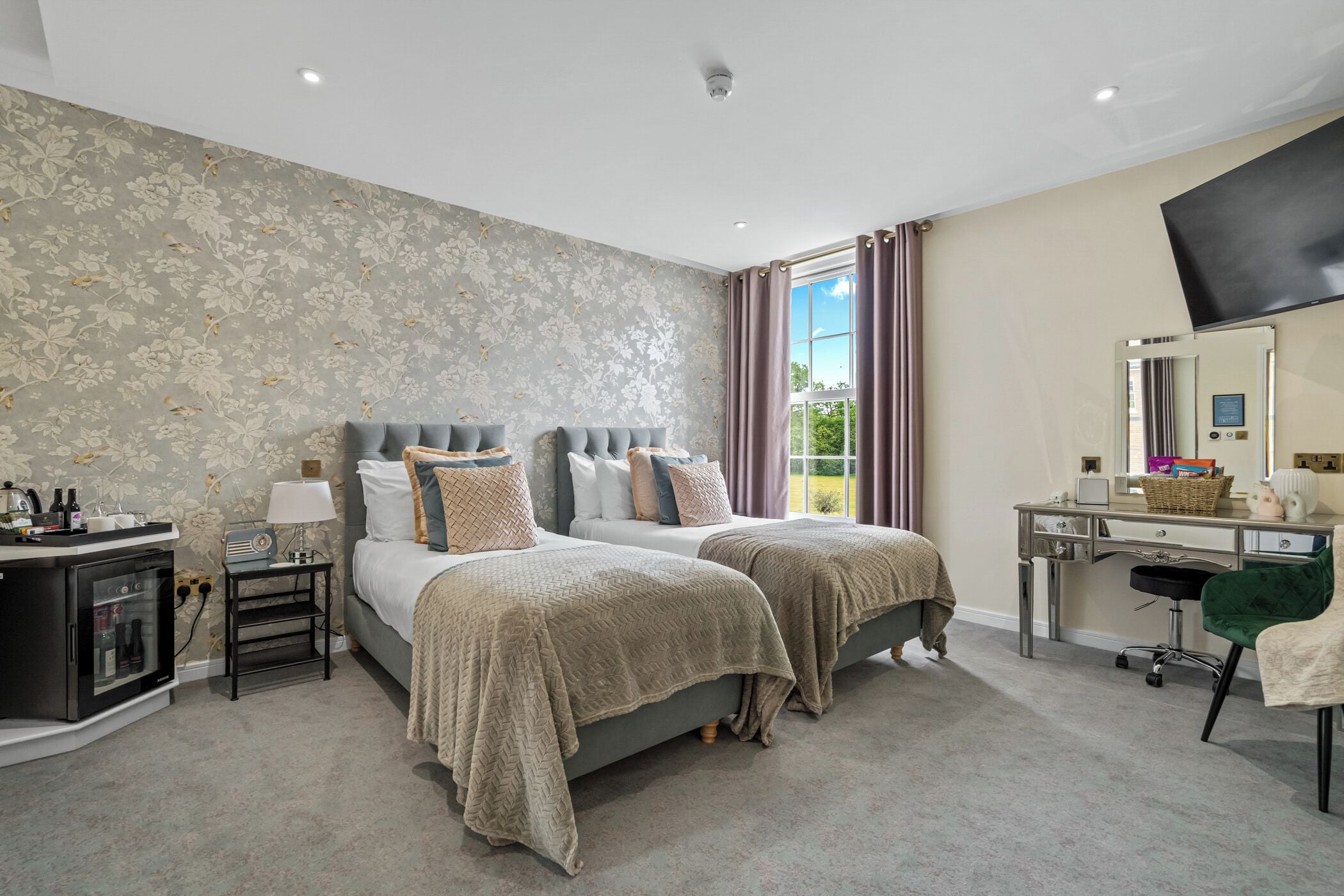 Classic Double or Twin Room | Premium bedding, minibar, in-room safe, laptop workspace