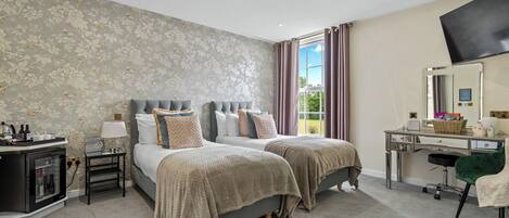 Classic Double or Twin Room | Premium bedding, minibar, in-room safe, laptop workspace