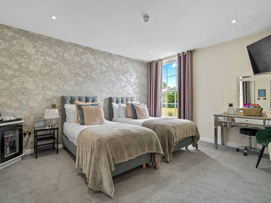 Classic Double or Twin Room | Premium bedding, minibar, in-room safe, laptop workspace