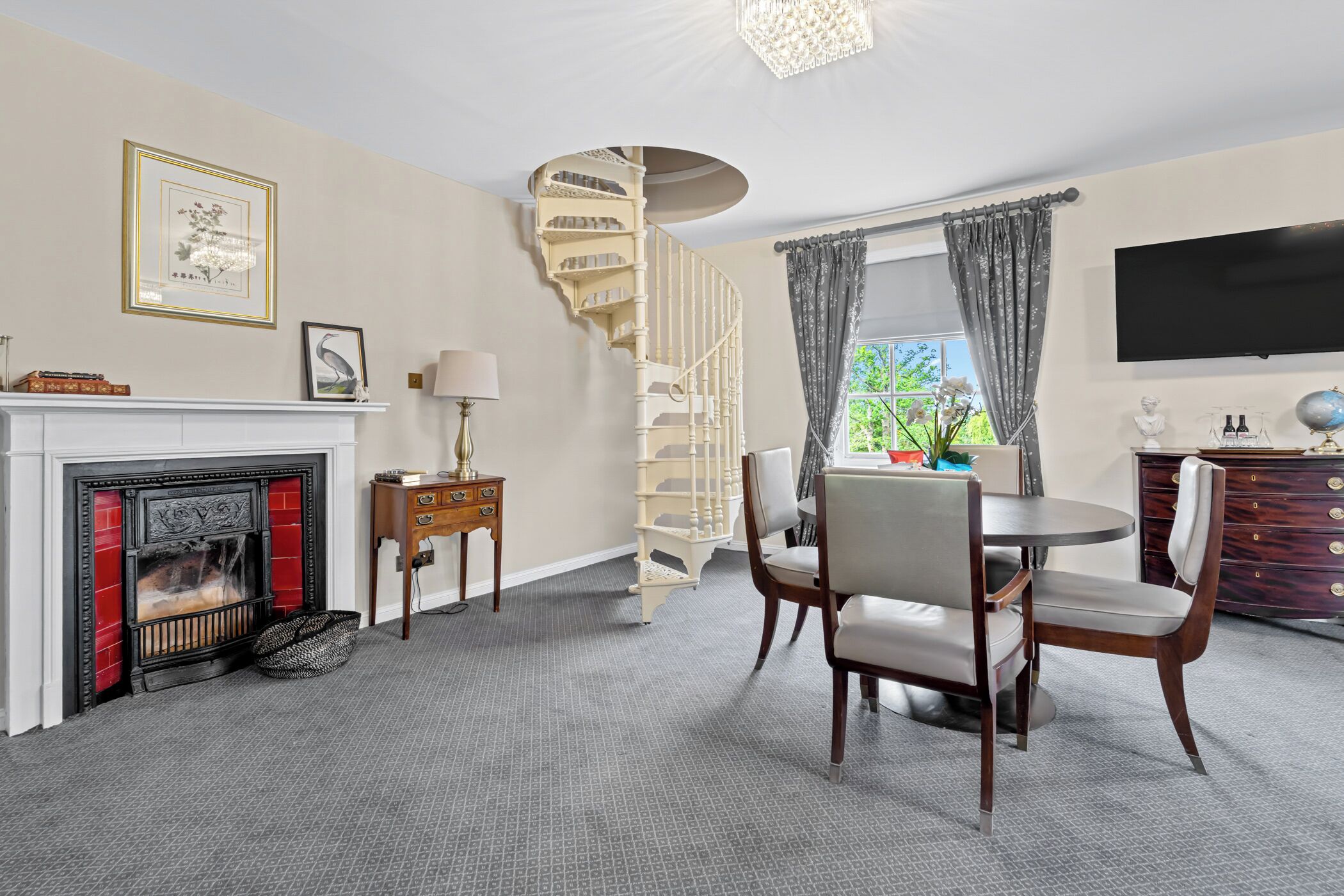 Deluxe Room | Premium bedding, minibar, in-room safe, laptop workspace