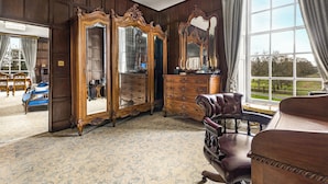 Unclassified image, 2 of 82, button - West Court Retreat (Wokingham)